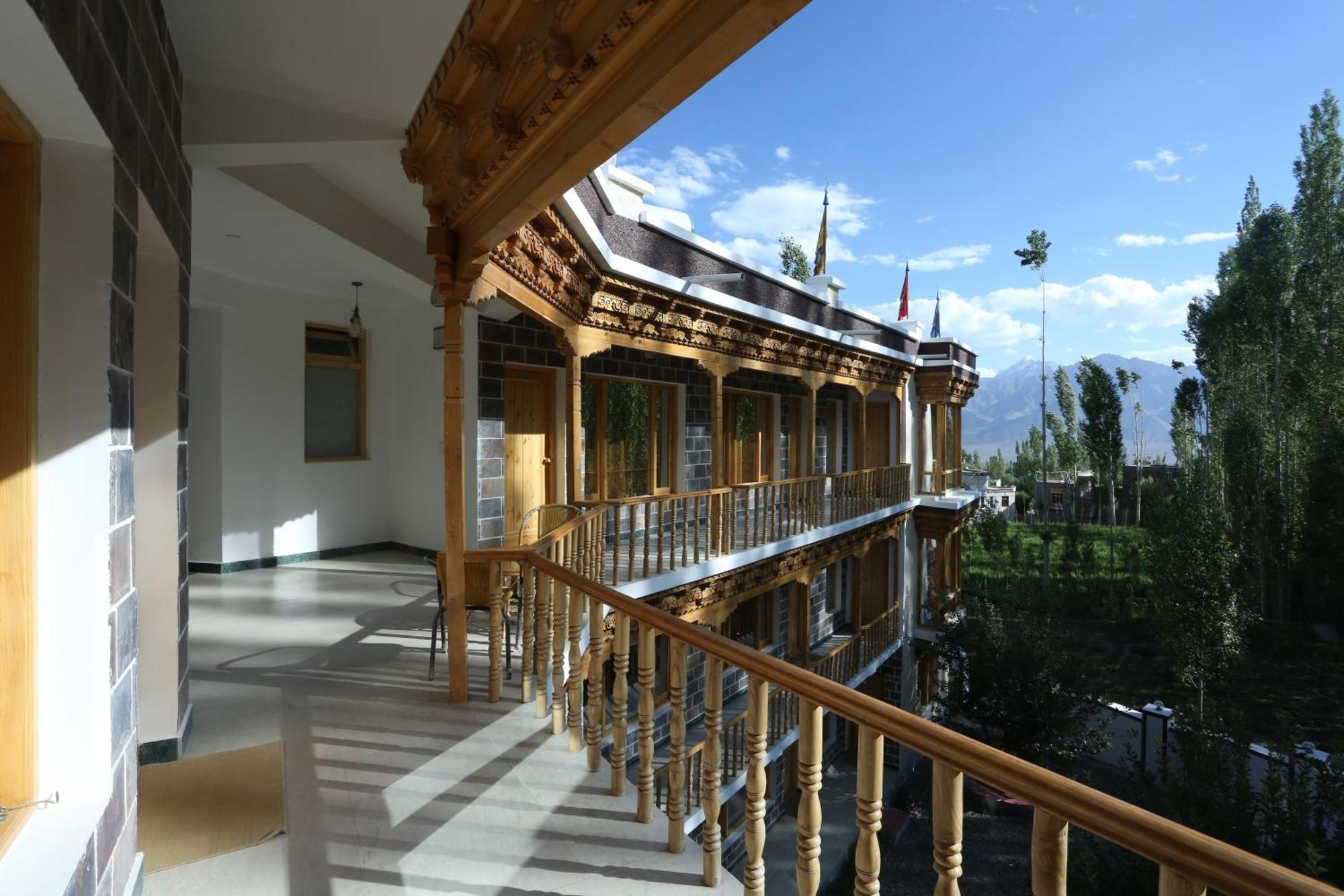 Hotel Lhalingkha Leh Exterior photo