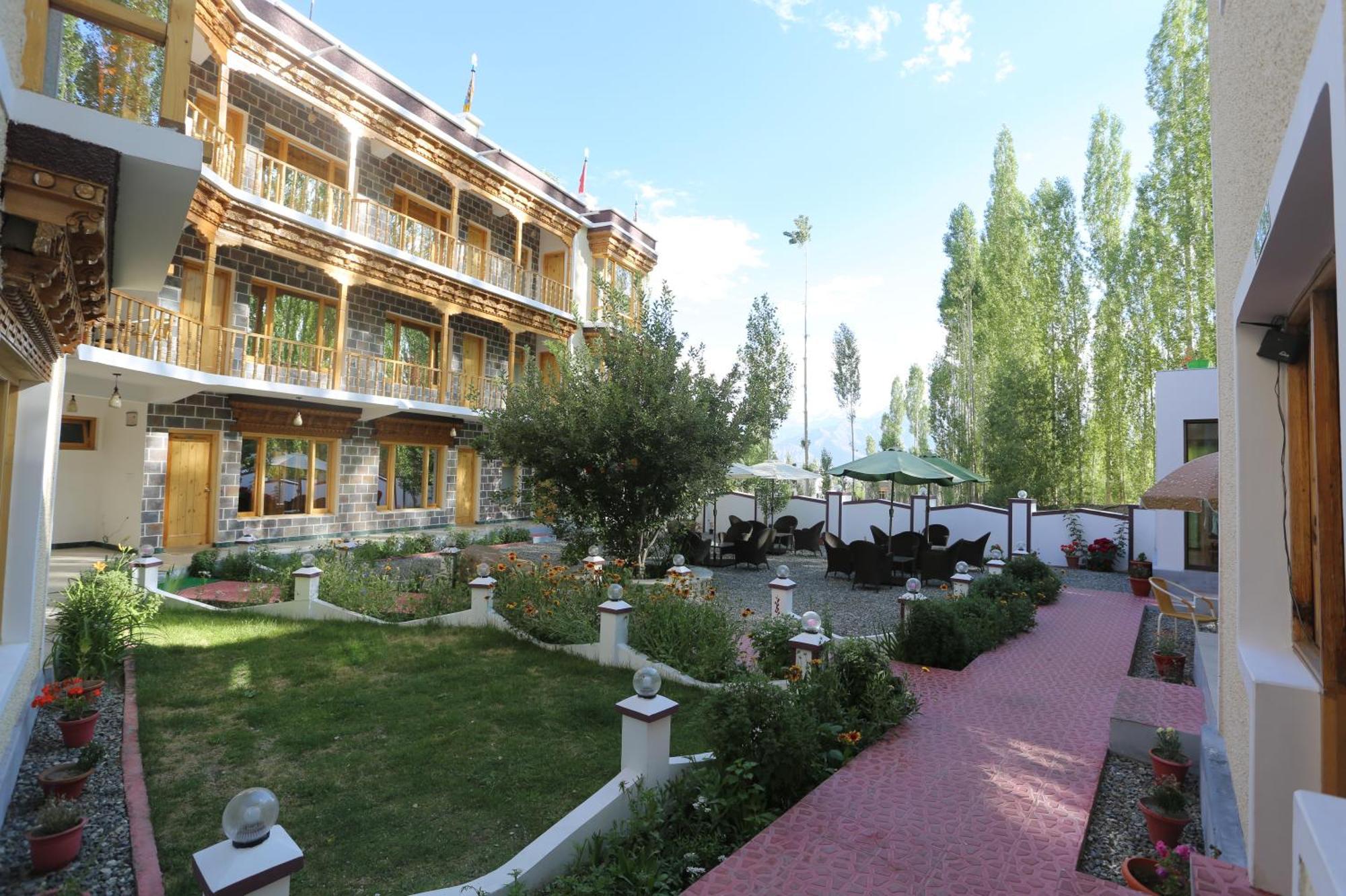 Hotel Lhalingkha Leh Exterior photo