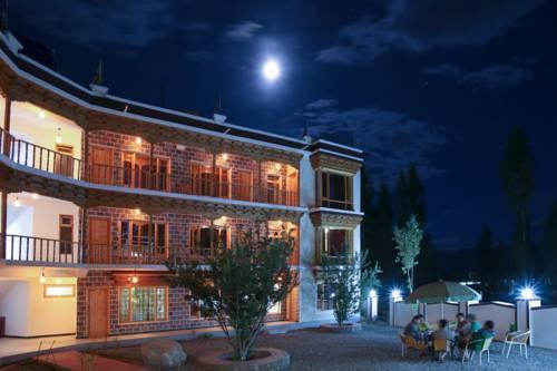 Hotel Lhalingkha Leh Exterior photo